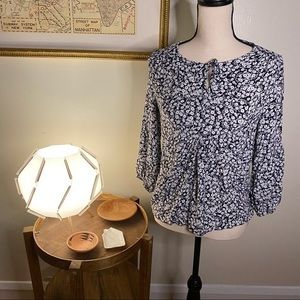 Cynthia Rowley Blue and White Floral Tie Neck Top Size‎ Medium